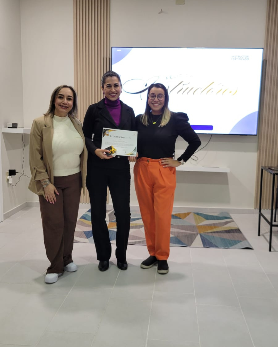 Certificación y experiencia de Cynthia Yepiz